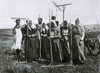 Group portrait taken before raking together ripe wheat in Messer, Volga Region, Russia, 1910. BArch, Bild 137-050167/o. Ang.